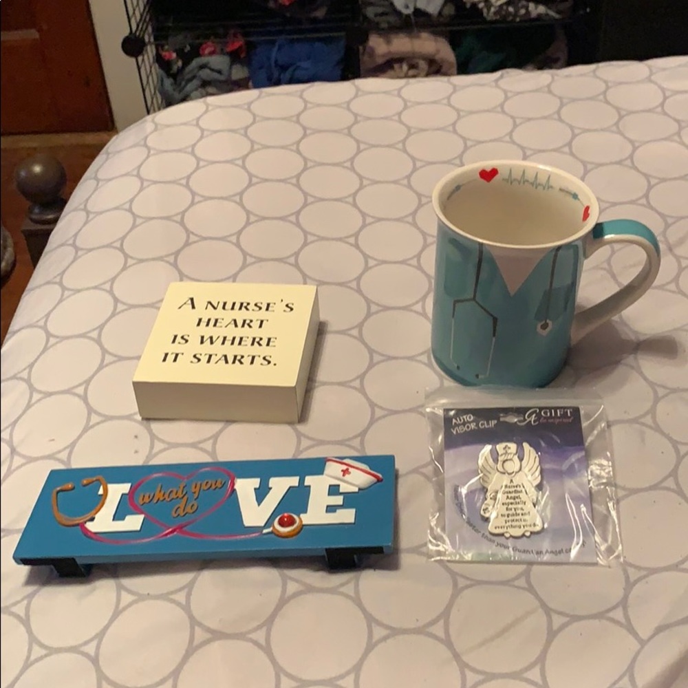 4 brand new nurses items/gifts
